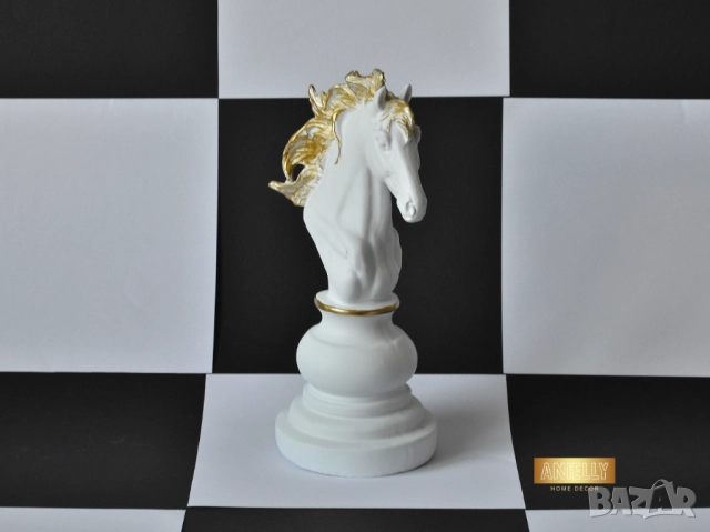 Статуетка Бяла Шахматна Фигура Кон / Изработена от Смола / Бял Мат със Златни Акценти 26 x 13 см., снимка 2 - Статуетки - 52395467