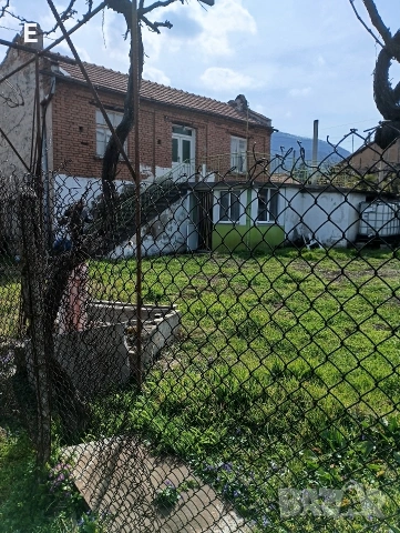 Продавам двуетажна къща в село Тополово., снимка 1 - Къщи - 53950710