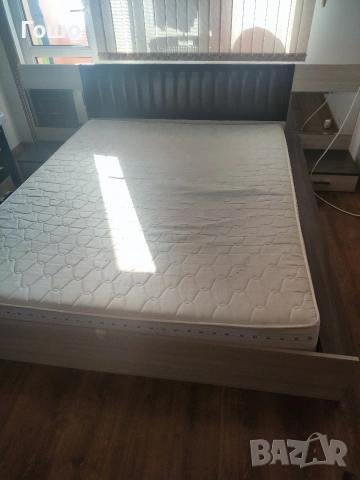 Спалня с матрак и нощни шкафчета , снимка 2 - Спални и легла - 54241894
