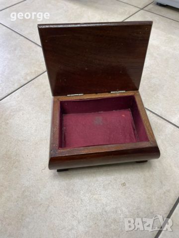 Дървена кутия за бижута, снимка 2 - Антикварни и старинни предмети - 45639080