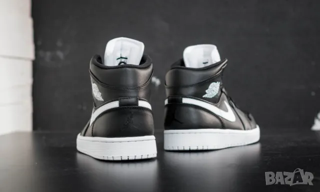 Nike Air Jordan 1 Retro Mid 'Black White'  номер 44 ,5  оригинални маратонки  , снимка 8 - Маратонки - 50292063