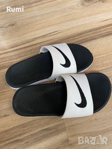 Оригинални юношески бяло/черни чехли Nike! 33,5 н, снимка 1 - Детски сандали и чехли - 45294313