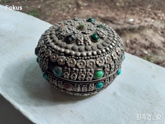 Страхотна метална кутия за бижута камъни, снимка 2 - Антикварни и старинни предмети - 53478050