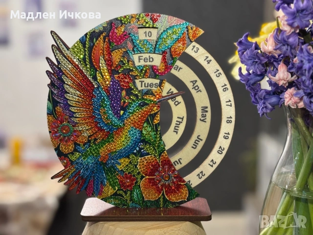 Вечен Календар „Диамантено Колибри“ – Ръчна изработка и стилен дизайн 🌸📅, снимка 2 - Гоблени - 53965118
