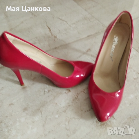 Червени обувки 