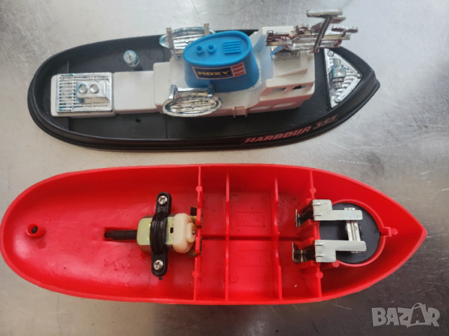 метална играчка от соц. време - 2 бр. локомотива (на батерии) и катер и м.кола от пластмаса, снимка 14 - Други ценни предмети - 52934129