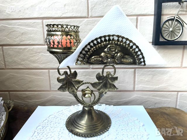 Красив метален салфетник + свещник с рози, снимка 1 - Антикварни и старинни предмети - 46087964