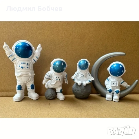 Комплект от 4бр. нови пластмасови космонавти за декорация или игра , снимка 3 - Други - 52836789