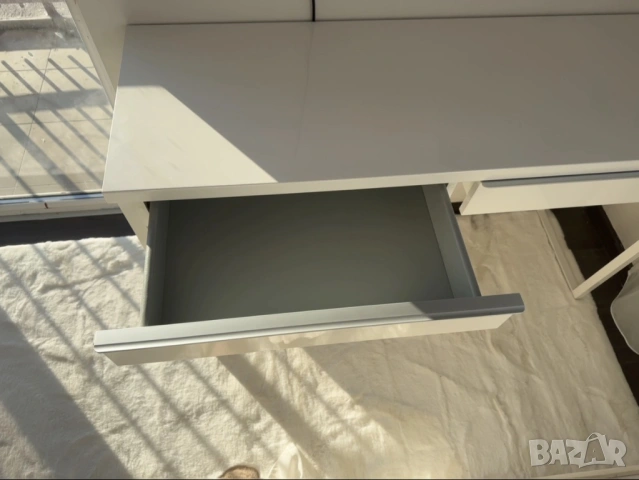 Бюро , тоалетна маса, ikea besta burs бял гланц, снимка 6 - Бюра - 53891594