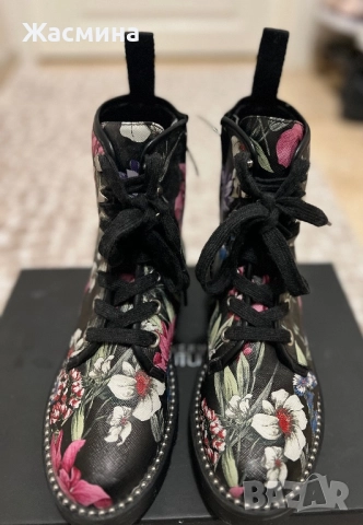 Дамски боти на Guess