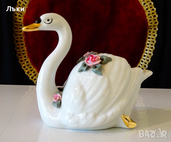 Фигура,ваза Лебед дрезденски порцелан,рози. , снимка 6 - Статуетки - 52171477