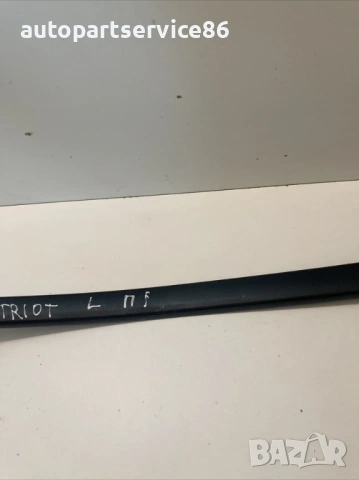 Предна лява лайсна за врата за Jeep Patriot (2008), снимка 2 - Части - 53510712