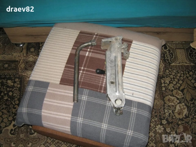 крик жаба и 2 броя ключ за гуми 19мм 