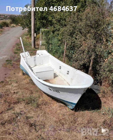 Продавам рибарска лодка