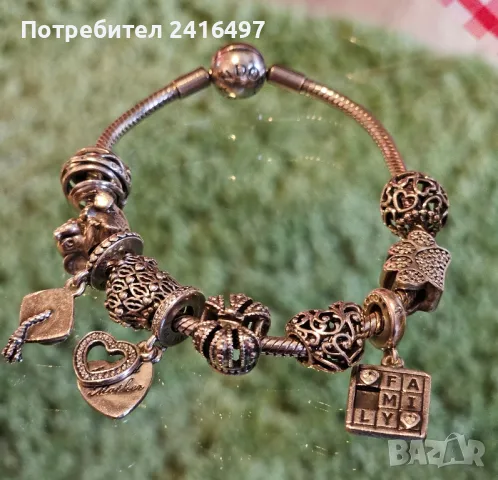 Гривна PANDORA с талисмани, снимка 1 - Гривни - 48164500