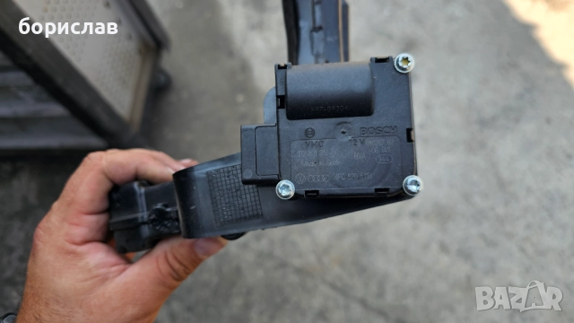 Моторче клапи парно за Audi Q7 , снимка 2 - Части - 51968391