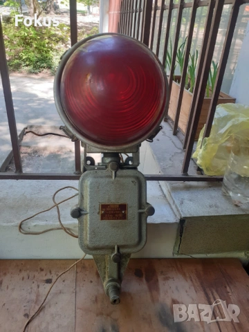 Стар съветски електрически сигнален фенер