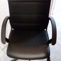 Продавам нов работен стол, снимка 1 - Столове за офис - 45543278