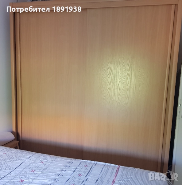 Масивен гардероб с плъзгащи врати , снимка 1