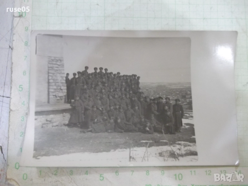 Снимка на група военни над града стара, снимка 1