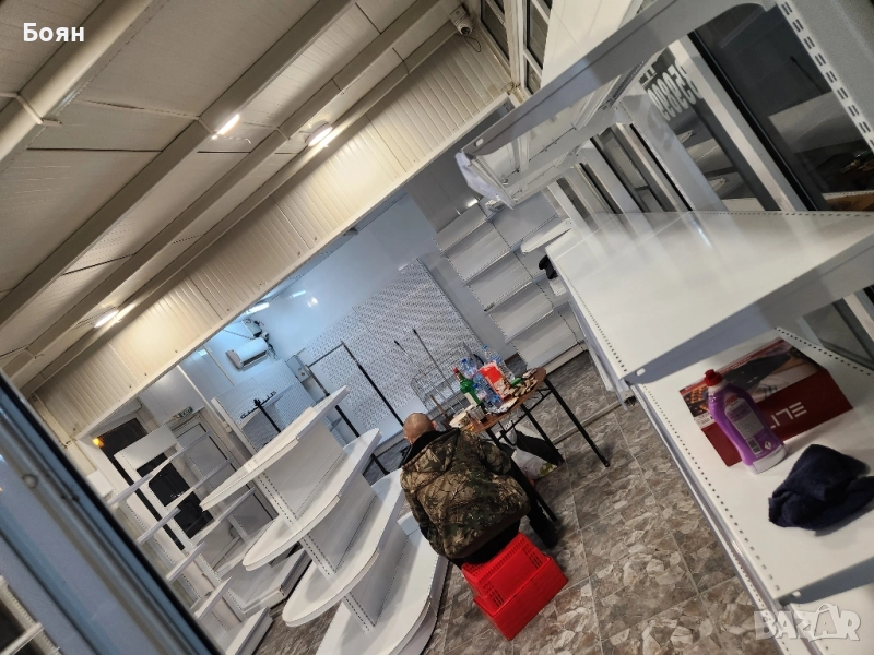 МАГАЗИН-ЦЕНТЪРА НА ГОРНА ОРЯХОВИЦА , снимка 1