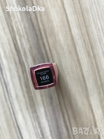 Гланц за устни Chanel, снимка 3 - Декоративна козметика - 51722388