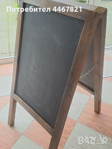 Дървена табела с дъска за писане