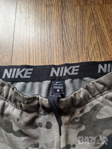 Страхотно мъжко камуфлажна долнище NIKE размер L, снимка 6 - Спортни дрехи, екипи - 53394792