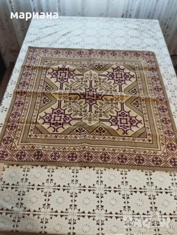 ковьор бродиран ръчно върху дунапрен-р-р 111/66см., снимка 3 - Покривки за маси - 52835216