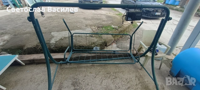 Градинска люлка – здрава метална конструкция за двор