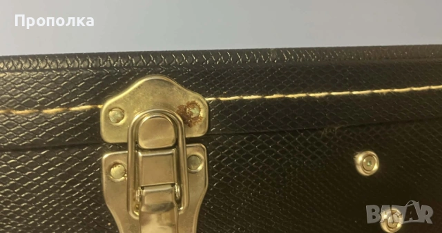 Стабилен Кожен Черен Куфар за китара Gibson USA, снимка 13 - Китари - 53865193