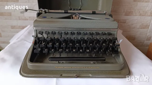 Стара пишеща машина TRIUMPH Perfekt - Germany - 1940" година, снимка 2 - Антикварни и старинни предмети - 50068408