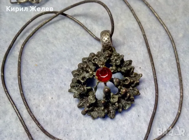 СТАР СКЪПОЦЕНЕН ПОСРЕБРЕН МЕДЕН МЕДАЛЬОН с НАТУРАЛЕН ГРАНАТ и СРЕБЪРНО КОЛИЕ СРЕБРО 925 ITALY 49773, снимка 10 - Антикварни и старинни предмети - 49886270