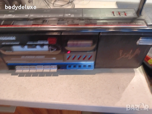TOSHIBA RT-8046 радио-касетофон, снимка 3 - Радиокасетофони, транзистори - 23193778