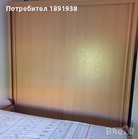 Масивен гардероб с плъзгащи врати 