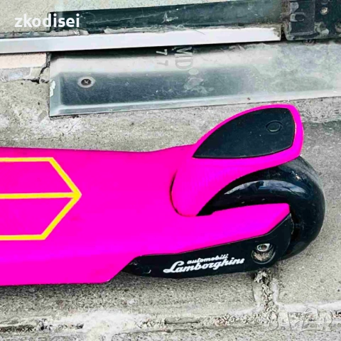 Тротинетка LAMBORGHINI, снимка 2 - Скутери и тротинетки - 54158115