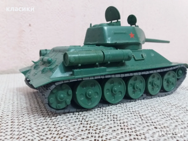 Макет на танк Т-34., снимка 7 - Коли, камиони, мотори, писти - 54155235