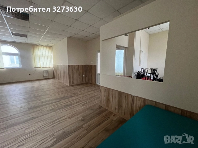 Продава се недвижим имот-  офис сграда, жилищна сграда ателие и гаражи  , снимка 9 - Къщи - 52691439