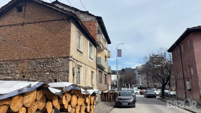 Имот с къща в Девин 