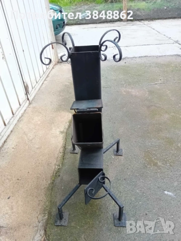 Барбекю на дървени въглища. 