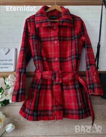 Червено палто пепид PETROFF DONNA 