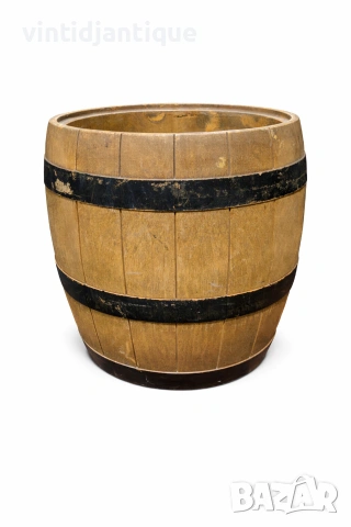 Старинна дървена бъчва