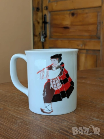 Колекционни чаши, снимка 4 - Антикварни и старинни предмети - 54246411