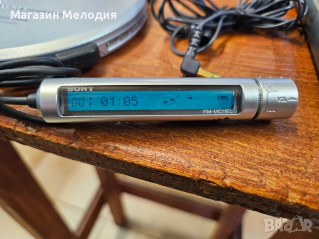 Дискмен SONY D-EJ925 Walkman Portable CD Player Xtra Lightweight Skip G-protection В отлично техниче, снимка 2 - Други - 52639867