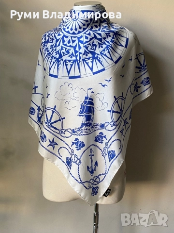 Бял копринен шал Roeckl с морски мотиви