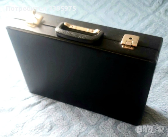 Винтидж дипломат с ключ от соци период, снимка 5 - Други ценни предмети - 54004267