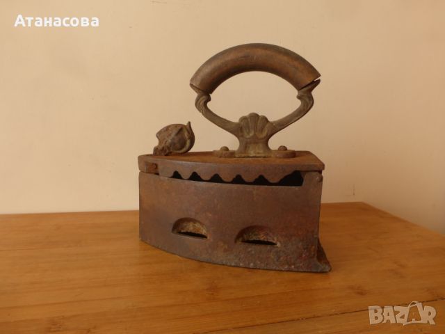 Стара ютия на въглища жар, снимка 1 - Антикварни и старинни предмети - 46116455