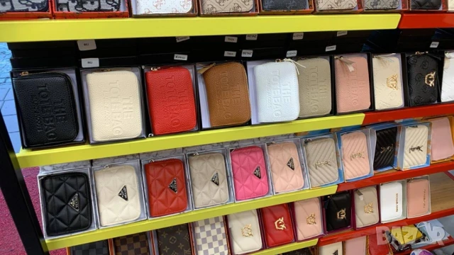 портмонета в кутия chanel ysl saint laurent guess pinko, снимка 4 - Портфейли, портмонета - 50746356