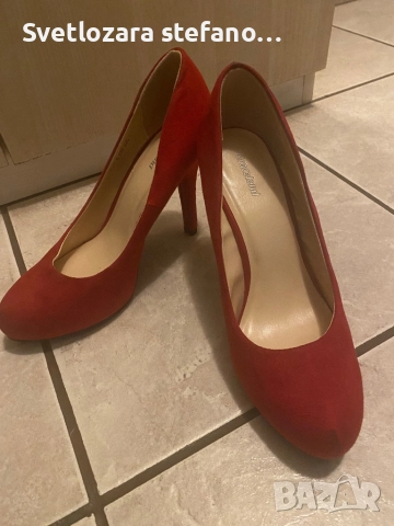 Червени обувки на ток, снимка 2 - Дамски обувки на ток - 52506646