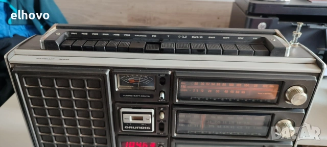 Радио Grundig Satellit 3000#1, снимка 8 - Радиокасетофони, транзистори - 53628912
